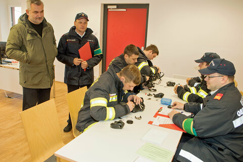 Landesrat Feuerwehrreferent Mag. Heinrich Dorner besuchte die Feuerwehrfrauen und Feuerwehrmänner des Bezirkes Oberpullendorf bei ihrer Atemschutzleistungsprüfung in Piringsdorf.