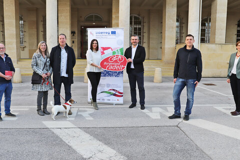 alle Preisträger: Christoph Tumulka, Gabriela Landl, Johann Habeler, Landeshauptmann-Stellvertreterin Astrid Eisenkopf, Landesrat Heinrich Dorner, Marco Gossy und Christine Zopf-Renner von der Mobilitätszentrale (v.l.).