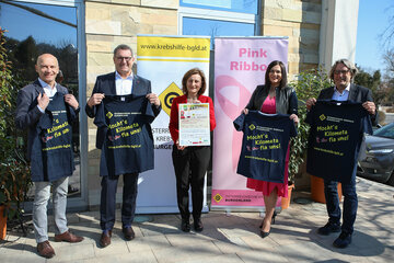 Rühren die Werbetrommel für die Aktion „Mocht’s Kilometa fia uns“ zugunsten der Österr. Krebshilfe Burgenland (v.l.): Johann Janisch, Geschäftsführer Bgld. Müllverband, OSG-Geschäftsführer Dr. Alfred Kollar, Österr. Krebshilfe Burgenland Geschäftsführerin Mag.a Andrea Konrath, Pink Ribbon Botschafterin LH-Stv. Mag.a Astrid Eisenkopf und Bad Sauerbrunns Bürgermeister LAbg. Gerhard Hutter