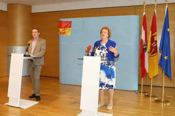 Landtagspräsidentin Verena Dunst und Volksanwalt Mag. Bernhard Achitz.