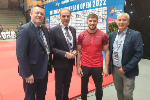 Michael Poiger, Vizepräsident des Judo-Landesverbandes Burgenland, Landesrat Dr. Leonhard Schneemann und KommR. Michael Leitgeb wünschten dem als Nummer eins gesetzten österreichischen Judoka Shamil Borchashvili, der bei den Olympischen Spielen in Tokio die Bronzemedaille erkämpfte, viel Glück beim Turnier.