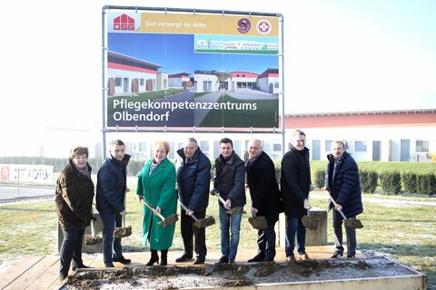 Dr. Christine Ecker, Mag. Wolfgang Dihanits (Arbeiter Samariterbund Österreich), Landtagspräsidentin Verena Dunst, Präsident Johann Grillenberger (Arbeiter Samariterbund Burgenland), Landesrat Christian Illedits, Bürgermeister Wolfgang Sodl, OSG-Direktor Dr. Alfred Kollar und Edi Pelzmann (v.l.).