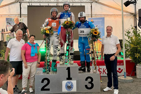 Wirtschaftslandesrat Leonhard Schneemann (r.) bei der Siegerehrung am Samstag.