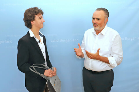 Landeshauptmann Doskozil im Gespräch mit Benjamin Gedeon.