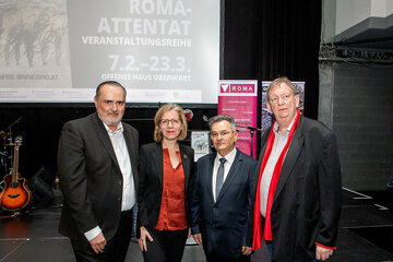 Landeshauptmann Hans Peter Doskozil, Bundesministerin Leonore Gewessler, Obmann Emmerich Gärtner-Horvath und Horst Horvath (VHS-Roma) (v.l.).