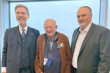 Botschafter Andreas Stadler, Adam Michnik und Landeshauptmann Hans Peter Doskozil im Rahmen des Festaktes;