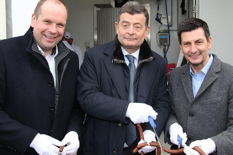 PANNATURA hat sich dazu entschloss, am Bio-Landgut Seehof in Donnerskirchen eine moderne Fleischmanufaktur für Bio-Rindfleisch und Wild zu errichten, die von Johannes Mezgolits, Bürgermeister Donnerskirchen, Dr. Stefan Ottrubay, Generaldirektor Esterhazy-Betriebe, Landesrat Christian Illedits, Dr. Charlotte Klement, Landesjägermeister-Stv., und DI Matthias Grün, Geschäftsführer PANNATURA GmbH, eröffnet wurde.