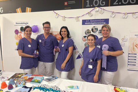 v.l. Stationsleiterin Brigitte Wagner, Primarius Ernst Prethaler, Oberärztin Jasmin Stadler, DGKP Vanessa Drauch, Bereichsleiterin Verena Lackner