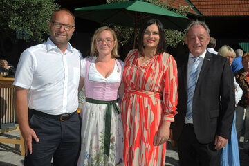 v.l. Bgm. Ing Martin Mitteregger, Vizebgm.in Mag.a Laura Moser, LH Stv Mag.a Astrid Eisenkopf, Bgm. Dieter Posch, Neudörfl
