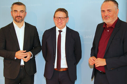 Infrastrukturlandesrat Heinrich Dorner, Univ. Prof. DI Dr. Gerald Goger, Geschäftsführer BELIG, und Landeshauptmann Hans Peter Doskozil präsentierten mit der „Projektentwicklung Burgenland GmbH“ ein neues Serviceangebot für Gemeinden bei Bauprojekten (v.l.).