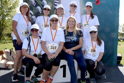 Landesrätin Daniela Winkler mit dem Starterinnen-Team der Krebshilfe Burgenland, der pro Teilnehmerin eine Spende von zwei Euro zugutekam.