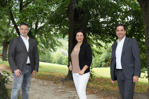 Naturdenkmal „Lindenallee Hornstein“ - Land übernimmt Pflegekosten im Rahmen der Initiative „Naturdenkmäler Burgenland“: LH-Stellvertreterin Mag.a Astrid Eisenkopf im Bild mit Vizebürgermeister Rainer Schmitl, MA, und Gemeindevorstand Mag. Florian Hofstetter