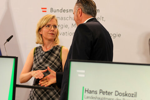 Landeshauptmann Hans Peter Doskozil mit Bundesministerin Leonore Gewessler (v.r.).