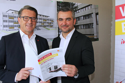 Wohnbaulandesrat Mag. Heinrich Dorner und KommR Dir. Dr. Alfred Kollar, Obmann und Geschäftsführer Oberwarter Siedlungsgenossenschaft