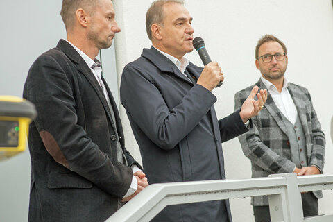 Wirtschaftslandesrat Dr. Leonhard Schneemann besuchte den Schnuppertag der Firma Porr in Stegersbach.