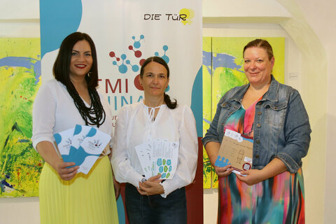 Landeshauptmann-Stellvertreterin Astrid Eisenkopf präsentierte gemeinsam mit Cornelia Deubler, Projektleiterin von FEMININA, und Kunsttherapeutin Barbara Loibnegger die Programmschwerpunkte von FEMININA 2023