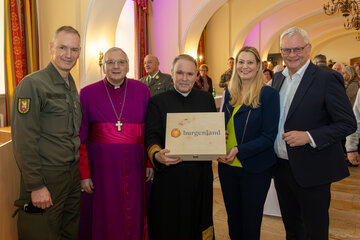 Brigadier Gernot Gasser, Militärkommandant Burgenland, Militärbischof Werner Freistetter, Militärdekan MMag. DDr. Alexander M. Wessely, LL.M, Landesrätin Mag.a (FH) Daniela Winkler und LAbg. Mag. Thomas Steiner, Bürgermeister von Eisenstadt.