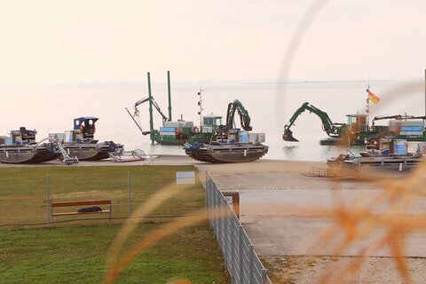 Schlamm-  und Schilfmanagement in Seegemeinden