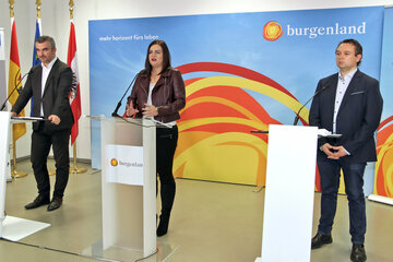 Landeshauptmannstellvertreterin Astrid Eisenkopf, Landesrat Heinrich Dorner und Florian Hofstetter, Leiter Hauptreferat Wohnbauförderung, präsentierten E-Mobilitätspaket und Ladeinfrastrukturförderung für 2021