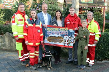 Stefan Ferschich (Wasserrettung), Peter Nakovich (Feuerwehrjugend), Lisa Wagner-Körmendy vom Familypark, LH-Stv. Johann Tschürtz, Klara Exxel (Hundebrigade) und David Fehringer (Arbeitersamariterbund) (v.l.).
