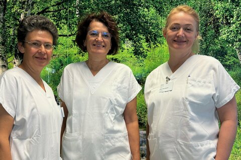 Erste Oberärztin der Abteilung für Anästhesiologie und Intensivmedizin Dr.in Gamila Elrifaie, OMedR.in Primaria Dr.in Anna Kettner, ärztliche Direktorin der Klinik Kittsee und Leiterin der Abteilung für Anästhesiologie und Intensivmedizin mit OÄ Dr. in Anna Labašová