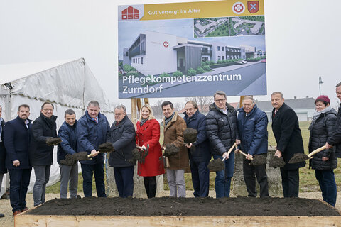 Spatenstich des neuen Pflegekompetenzzentrums Zurndorf