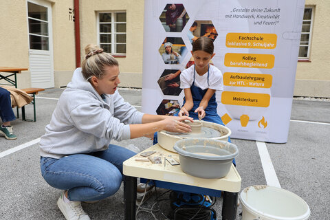esucherinnen und Besucher beim Tag der offenen Tür in Eisenstadt.