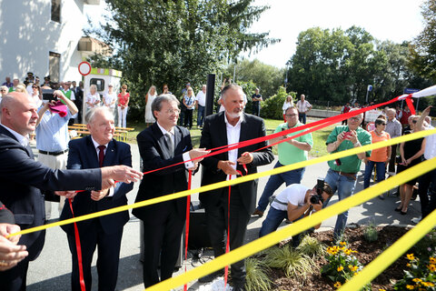 Landeshauptmann Hans Peter Doskozil (r.) bei der Festveranstaltung in Jennersdorf.