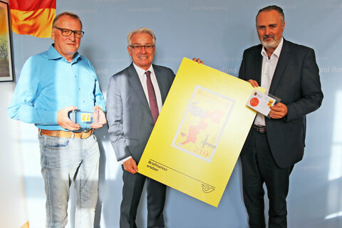 Gottfried Krasny, 1. Burgenländischer Philatelistenverein Eisenstadt, mit Georg Pölzl, Geschäftsführer der Österreichischen Post AG, und LH Hans Peter Doskozil