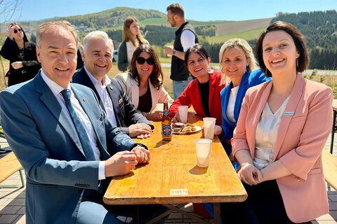 Landesrat Dr. Leonhard Schneemann und Unterkohlstättens Bürgermeister Christian Pinzker bei der Eröffnung des Pflegestützpunktes Unterkohlstätten.