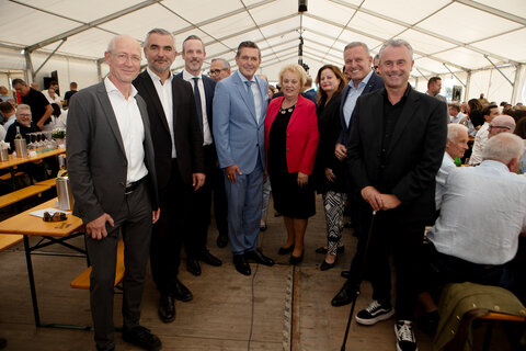 Landesrat Heinrich Dorner (2.v.l.) mit Asfinag-Bau- und Betriebs-Vorstand Herbert Kasser, Asfinag-Finanzvorstand Herbert Kasser, Bundesminister Peter Hanke, Verena Dunst, Steirische Landesrätin Claudia Holzer, Steiermarks Landeshauptmann Mario Kunasek und Norbert Hofer (v.l.).