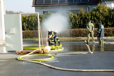 Landesrat Feuerwehrreferent Mag. Heinrich Dorner besuchte die Feuerwehrfrauen und Feuerwehrmänner des Bezirkes Oberpullendorf bei ihrer Atemschutzleistungsprüfung in Piringsdorf.