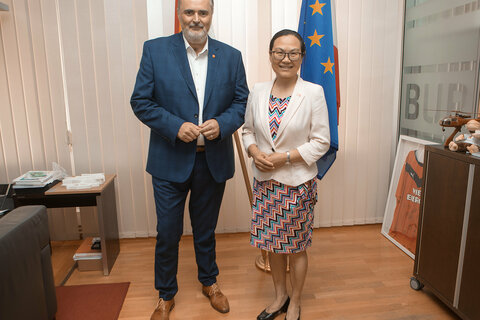 Landeshauptmann Hans Peter Doskozil empfing die Chinesische Botschafterin Qi Mei (v.l.) in seinem Büro im Landhaus in Eisenstadt.