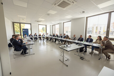 Am neu eröffneten Ceramico Campus Stoob fand der erste HTL Roundtable der Industriellenvereinigung (IV) Burgenland statt.