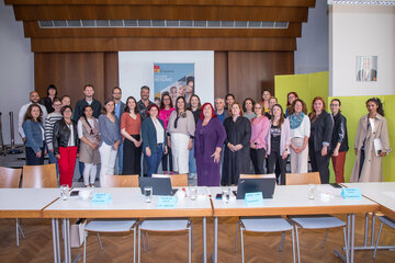 Landeshauptmann-Stellvertreterin Astrid Eisenkopf lud am Donnerstag Vertreter*innen von Organisationen aus der Gewaltprävention zum Runden Tisch gegen Gewalt.