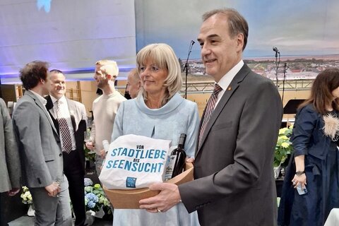 Bürgermeisterin Elisabeth Böhm und Landesrat Leonhard Schneemann bei der Jubiläumsfeier.
