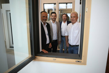 Landeshauptmann Hans Peter Doskozil, Geschäftsführer Thomas Stemeseder, MSc, 3. Landtagspräsident und Landtagsabgeordneter Bgm. Mag. Kurt Maczek und Geschäftsführer Ing. Edgar Stemeseder (v.l.).