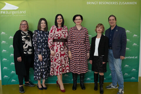 Prof.in(FH) Mag.a Karin Schweiger, Gleichbehandlungsbeauftragte der FH Burgenland, Martina Knartz, BSc, Leiterin des Referats Frauen, Antidiskriminierung und Gleichbehandlung, Landeshauptmann-Stellvertreterin Mag.a Astrid Eisenkopf, Anita Zieher, Schauspielerin als Margarethe Ottillinger, DIin Elke Szalai, MA, wissenschaftliche Mitarbeiterin im Department Soziales der FH Burgenland und Prof.(FH) Mag.(FH) Manfred Tauchner Departmentleiter Soziales FH Burgenland
