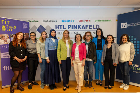 Landesrätin Daniela Winkler beim FIT-Infotag an der HTL Pinkafeld