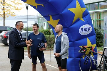 Landeshauptmann Mag. Hans Peter Doskozil im Gespräch mit dem Leiter der Vertretung der Europäischen Kommission in Österreich, Prof. Dr. Martin Selmayr, und dem Generalsekretär der Österreichischen Gesellschaft für Europapolitik, Mag. Paul Schmidt, (v. l. n. r.) im Rahmen der „EU-Zukunftstour Burgenland“;