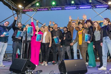 Jugendlandesrätin Daniela Winkler beim Auftritt der fünf besten Bands der SongChallenge 2023 des Landesjugendreferates auf der 88,6 Bühne im Rahmen des Familienfestes in Neusiedl am See im April 2023