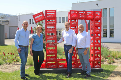 Zehn Jahre Coca-Cola HBC Österreich in Edelstal: n v.l. Herbert Bauer, General Manager Coca-Cola HBC Österreich, BM Leonore Gewessler, LR Leonhard Schneemann, Bgm. Gerhard Handig