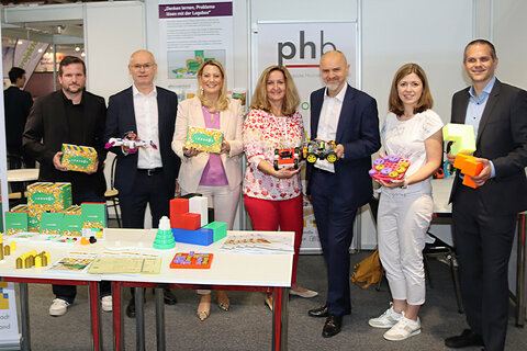 Projektleiter Michael Leitgeb, Herbert Gabriel (Vizerektor PPH Burgenland), Bildungslandesrätin Daniela Winkler, Michaela Wieser (BMBWF), Bildungsdirektor Heinz Josef Zitz, Anna Reumann und Projektleiter Thomas Leitgeb (PPH Burgenland)