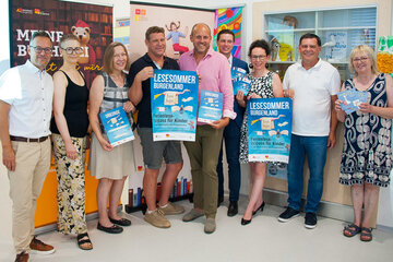 Von links nach rechts: Michael Hess (Bibliotheksservicestelle), Petra Piuk (Autorin), Ingrid Hochwarter (Büchereileiterin Litzelsdorf), Jürgen Resch (Bgm. Litzelsdorf), Daniel Karacsonyi (Bildungsdirektion Bgld.), Daniel Baumann (SQM Oberwart), Silke Rois (Bibliotheken Burgenland), Heinz Hermann (Vbgm. Litzelsdorf), Christa Resch-Jungschlager (VS-Direktorin)