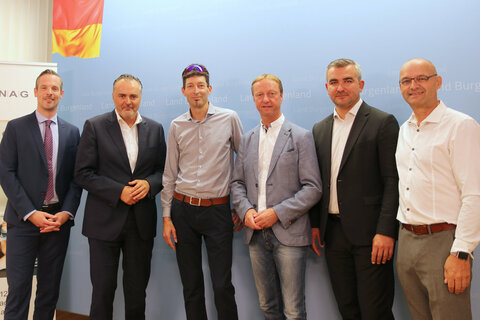 ASFINAG-Vorstandsdirektor Hartwig Hufnagl, Landeshauptmann Hans Peter Doskozil, Andreas Kollwentz von der Bürgerinitiative Großhöflein, Landeshautpmannstellvertreter Johann Tschürtz, Landesrat Heinrich Dorner und Großhöfleins Bürgermeister Heinz Heidenreich.1