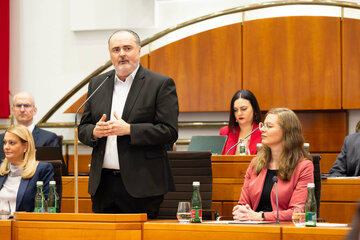 Landeshauptmann Hans Peter Doskozil mit Landeshauptmann-Stellvertreterin Anja Haider-Wallner bei der Landtagssitzung am 20. Feber 2025 (Archivbild)