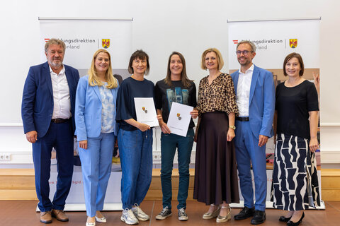 Landesrätin Daniela Winkler (2.v.l.) und Bildungsdirektor Alfred Lehner (1.v.l.) mit Neulehrkräften des Bezirks Oberpullendorf.