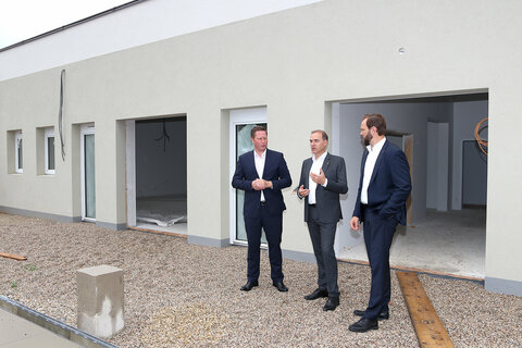 Besichtigung der Baustelle des ersten Pflegestützpunktes in Schattendorf