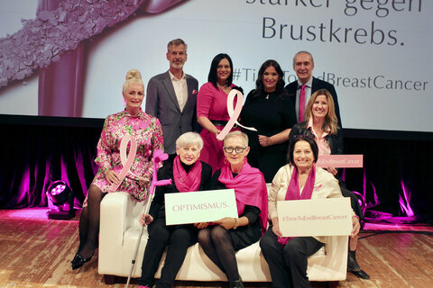 Radiologin Aida Wenzl, Estée-Lauder-Geschäftsführer Siegfried Maurer, Landeshauptmann-Stellvertreterin Astrid Eisenkopf, Moderatorin Barbara Karlich, Gerhard Krammer, Rektor der Joseph Haydn Privathochschule und Moderator des Abends, und „Pink Ribbon“-Verantwortliche Linda Zajer von Estée Lauder mit Traude Hombauer, Andrea Pfneiszl und Irene E. Zach von der Selbsthilfegruppe „Im Heute leben“.