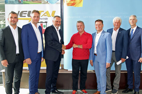 Zufriedenheit auf allen Seiten mit der Betriebsansiedlung von IAC in Neutal. V.l.: LR Heinrich Dorner, LR Alexander Petschnig, LH Hans Peter Doskozil, Manfred Gingl, CEO, IAC International, Bgm. Erich Trummer, Manfred Wesonig, IAC Neutal-Koordinator, David Pescoe, Chief Technical Officer, IAC International